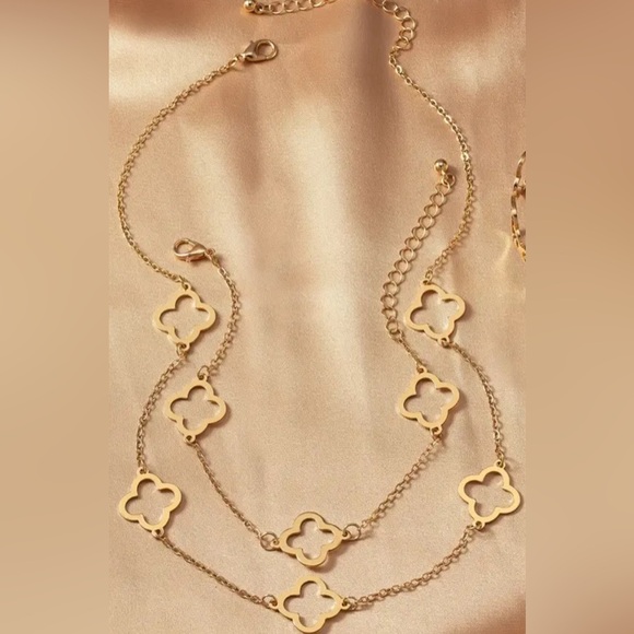 Elegant Geometric Clover Pendant Necklace & Bracelet Set Lux Vibes - Picture 2 of 3